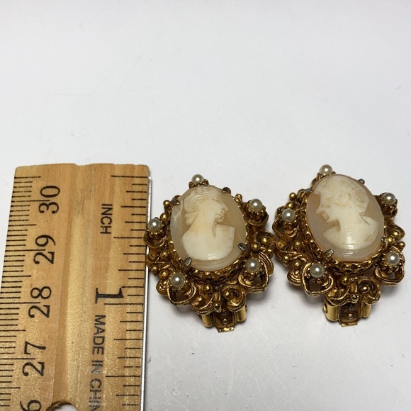 Vintage Florenza Cameo Earrings - Picture 5 of 5